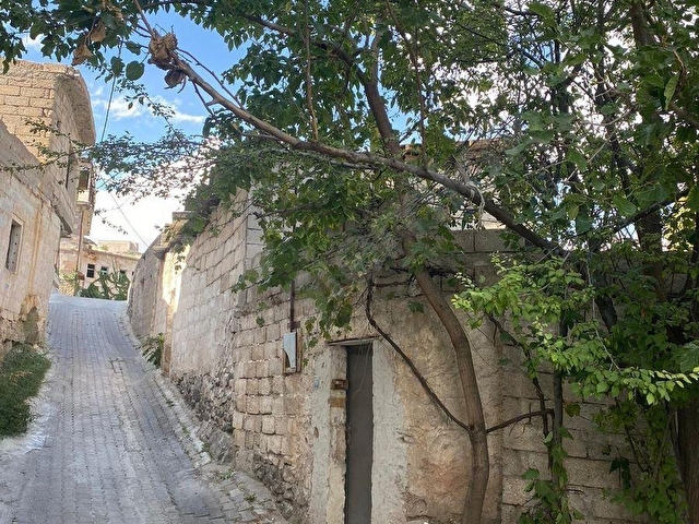 NAR KASABASINDA OTEL YAPIMINA UYGUN SATILIK ESKİ EV - Görsel 15