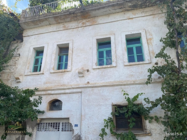 NAR KASABASINDA OTEL YAPIMINA UYGUN SATILIK ESKİ EV