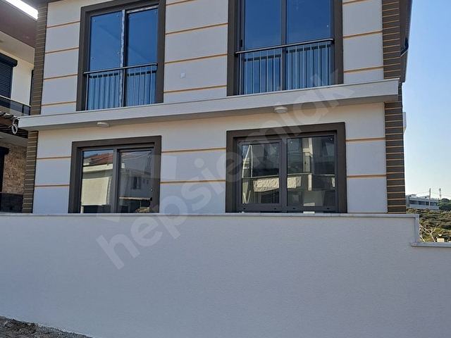 AVŞA ADASINDA DENİZE 100 mt MESAFEDE 2+1 LÜKS DAİRE - Görsel 3