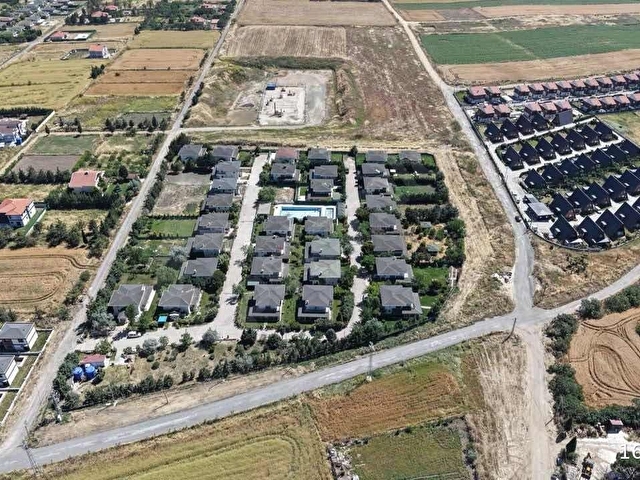 SİLİVRİ BALABANDA HAVUZLU SİTE İÇİNDE 300 m² 4+1 MÜSTAKİL VİLLA