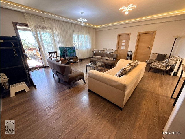 İzmir in Gözdesi Urla Bademler de 1350 m2 Müstakil Arsası İçerisin de 12 Yıllık  Müstakil Ev - Görsel 7