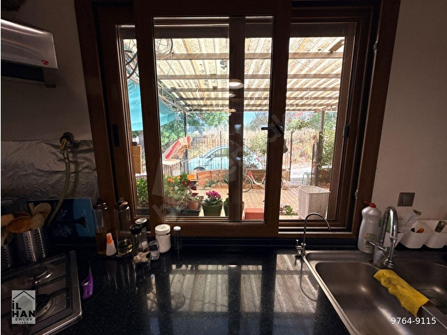 İzmir in Gözdesi Urla Bademler de 1350 m2 Müstakil Arsası İçerisin de 12 Yıllık  Müstakil Ev - Görsel 15