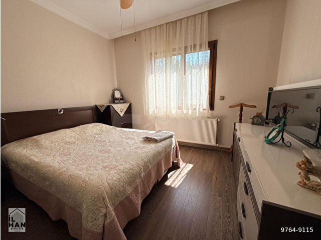 İzmir in Gözdesi Urla Bademler de 1350 m2 Müstakil Arsası İçerisin de 12 Yıllık  Müstakil Ev - Görsel 22