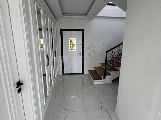 EVONA GAYRİMENKULDEN ÜÇPINARDA MODERN TASARIM SATILIK 4+1 VİLLA - Görsel 12