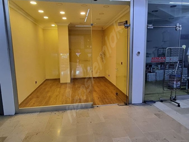 SAHİBİNDEN BEYAZIT ANTİK PASAJI GİRİŞİNDE 15 m² SATILIK DÜKKAN - Görsel 3
