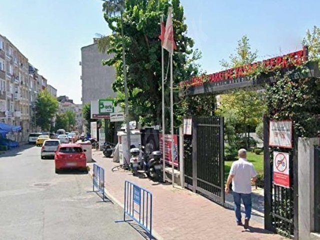 CADDE ÜZERİNDE SATILIK GİRİŞ KAT DAİRE
