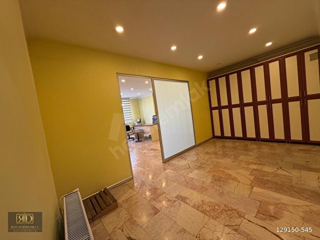 TELSİZLER MAHALLESİNDE KLİMALI-ARA KAT 2+2 - KİRALIK OFİS