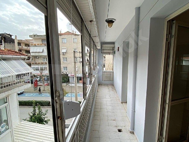 Karşıyaka Bahçelievlerde Cadde üstü Doğalgazlı Kiralık geniş 3+1 ! - Görsel 10