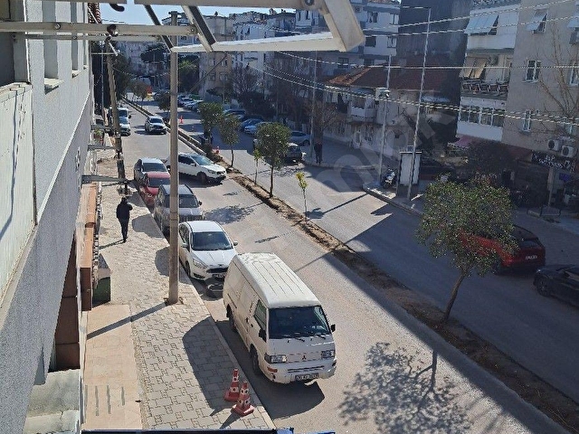 Karşıyaka Bahçelievlerde Cadde üstü Doğalgazlı Kiralık geniş 3+1 ! - Görsel 14