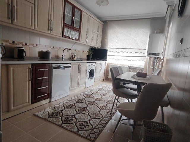 ZAFER GORDİON CAD. ALT GEÇİT YAKINI 3+1/140M² MASRAFSIZ ARA KAT SATILIK DAİRE - Görsel 3