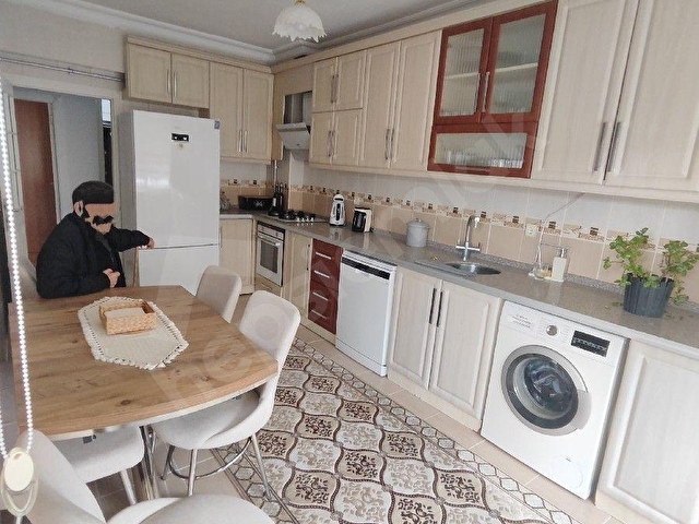 ZAFER GORDİON CAD. ALT GEÇİT YAKINI 3+1/140M² MASRAFSIZ ARA KAT SATILIK DAİRE - Görsel 2