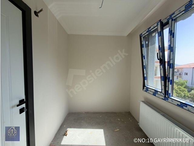 NO:10 GAYRİMENKUL’DEN MERKEZİ KONUMDA MÜSTAKİL TADINDA 1+1 AİDATSIZ FIRSAT DAİRE - Görsel 12