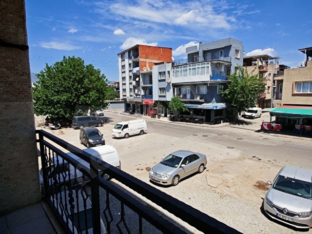 BORNOVA KARACAOĞLAN MAHALLESİNDE 3+1 KİRALIK DOĞALGAZLI DAİRE