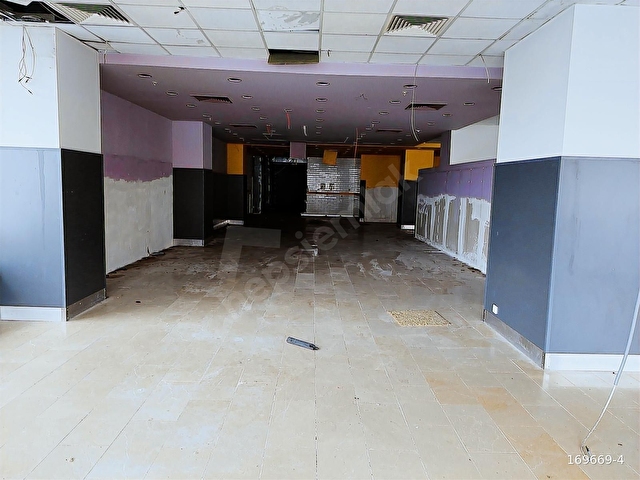 ESENYURTTA SATILIK 2000 M2 DÜZ GİRİŞ TİCARİ ALAN