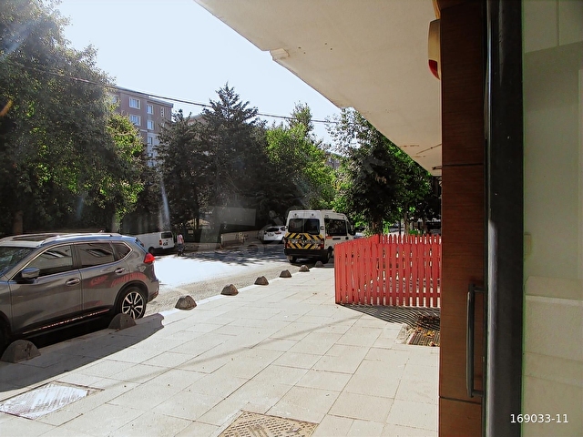cadde üzerinde düzayak depolu 300m2 dükkan 15.750.000tl - Görsel 7