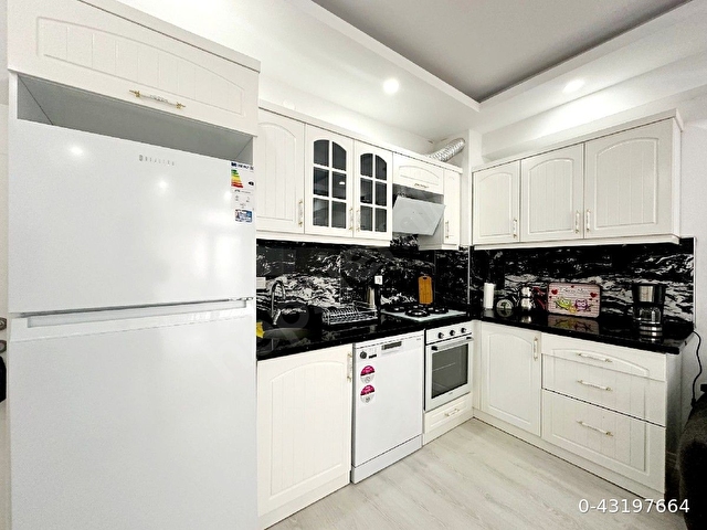 Ayvalık Sarımsaklıda denize sıfır yeni binada full eşyalı daire - Görsel 9