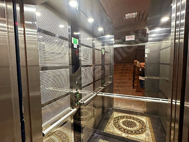 Ayvalık Sarımsaklıda denize sıfır yeni binada full eşyalı daire - Görsel 17