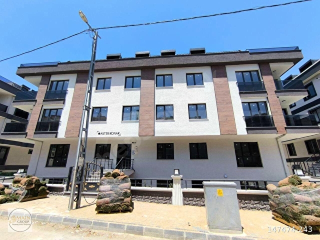 YAKUPLU METROBÜSE YAKIN BUTİK SİTE 2+1 OTOPARKLI BOŞ DAİRE