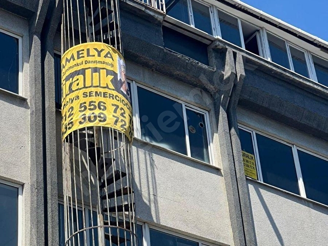 Merter Keresteciler Set Altında 400m2 Yük Asansörlü İşyeri