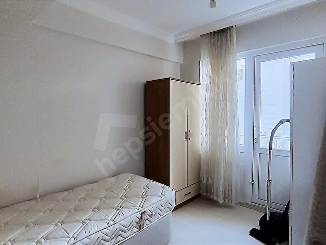 Namık Kemal Mahallesinde kiralık eşyalı otoparklı 1+1 daire !! - Görsel 4