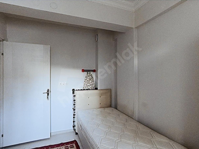 Namık Kemal Mahallesinde kiralık eşyalı otoparklı 1+1 daire !! - Görsel 5