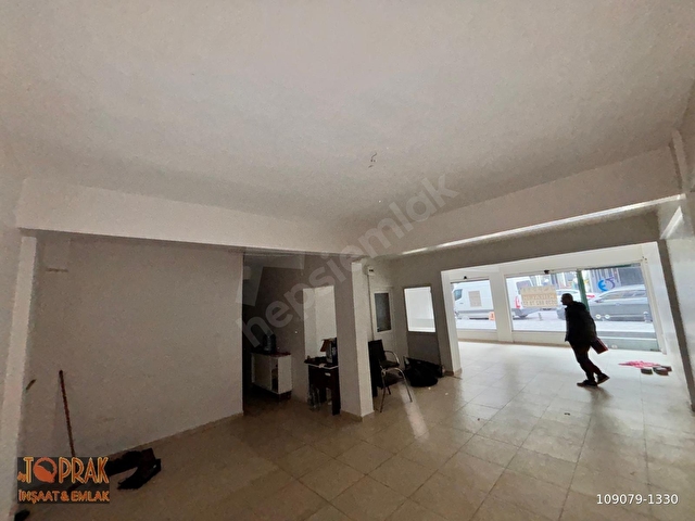 byTOPRAKTAN TELSİZDE KUMAŞÇILARIN İÇİNDE DEPOLU 150m2 KİRALIK DÜKKAN - Görsel 5