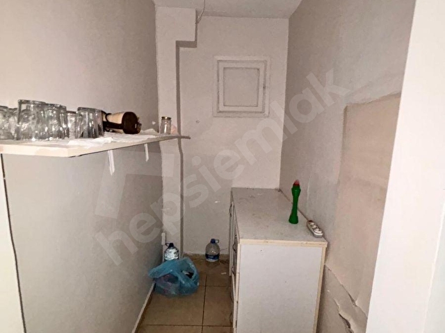 byTOPRAKTAN TELSİZDE KUMAŞÇILARIN İÇİNDE DEPOLU 150m2 KİRALIK DÜKKAN - Görsel 9