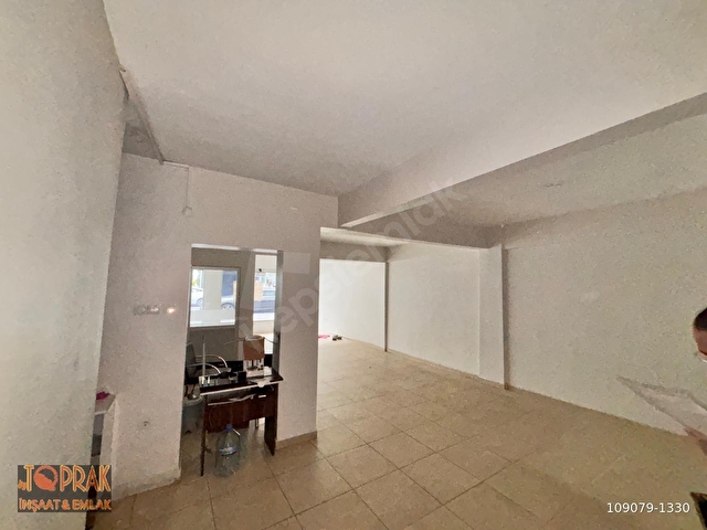 byTOPRAKTAN TELSİZDE KUMAŞÇILARIN İÇİNDE DEPOLU 150m2 KİRALIK DÜKKAN - Görsel 2