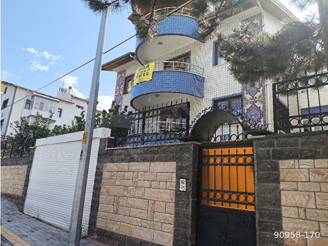 EMLAK81DEN KONYA MERAM KÖYCEĞİZDE 487 M2 ARSA İÇİNDE 2 DAİRE