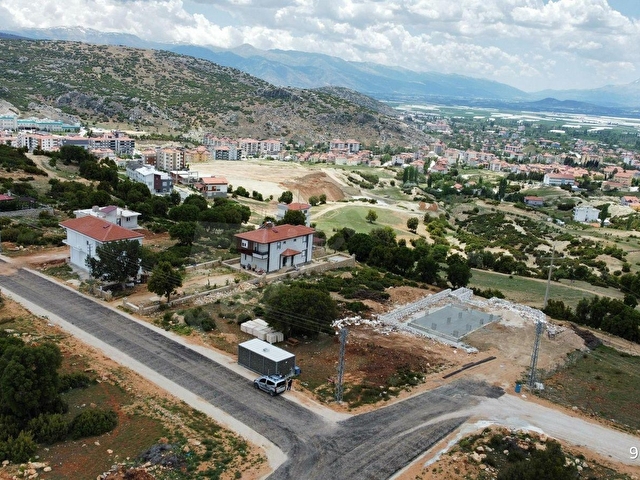 ALİ TOSUNDAN EN KIYMETLİ BÖLGEDE PARK MANZARALI 336M² ARSA - Görsel 15