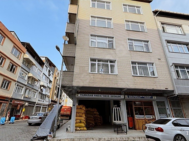 ÇARŞAMBA NIN TİCARET MERKEZİNDE BAKIMLI 4 KATLI 2 DÜKKANLI BİNA - Görsel 5