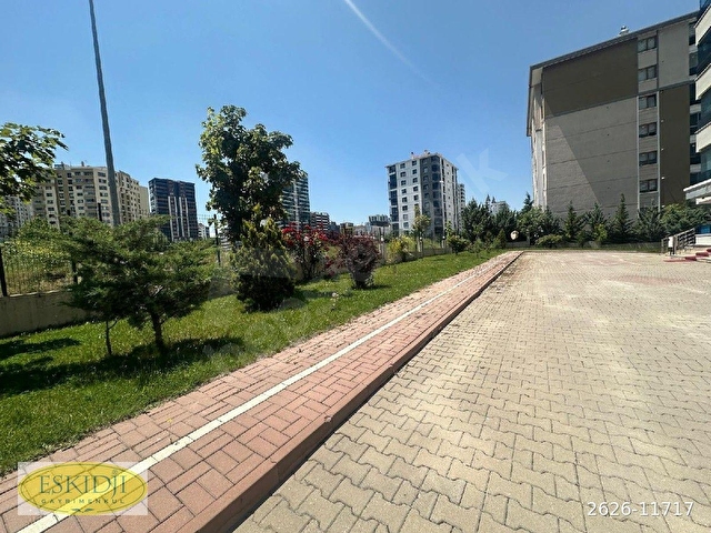 BAĞLICA MERMEROĞLU CADDESİNDE KAPALI OTOPARKLI SİTEDE GENİŞ 3+1  DAİRE - Görsel 2