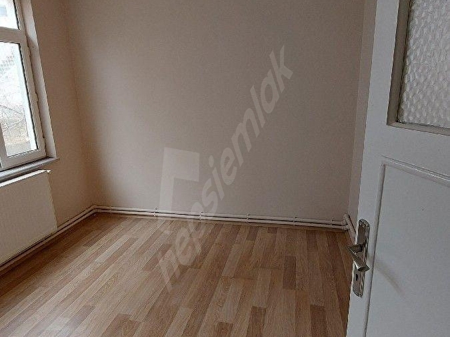 EKİCİ EMLAKTAN GAZİKEMAL MAHALLESİNDE KİRALIK DAİRE 3+1KOMBİLİ MANTOLAMALI YÜKSEK GİRİŞ KATI - Görsel 9