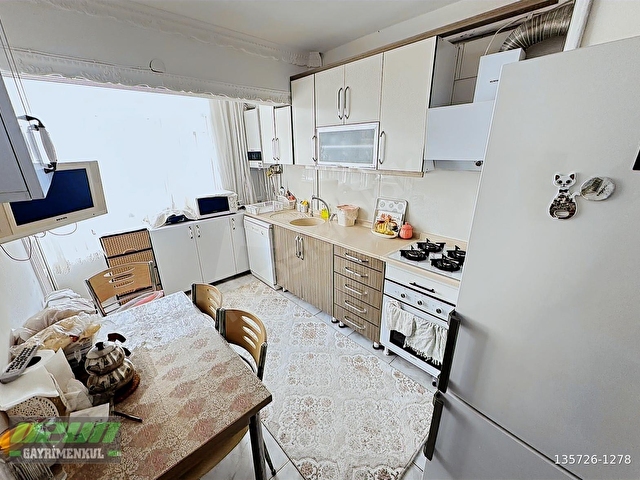YUNUS EMRE CADDESİ YAKINI ORTA KAT BAĞIMSIZ 3+1 125M2 DAİRE..! - Görsel 2