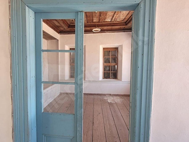 Karaburun Mordoğanda Deniz ve Doğa Manzaralı Rum Evi + Arsa - Görsel 3
