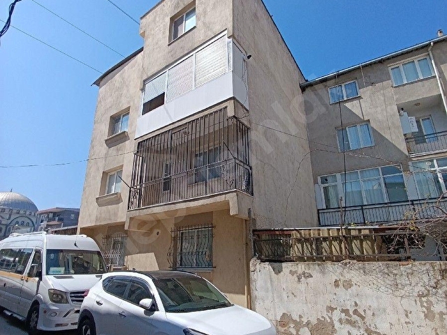 Buca Dumlupınar mahallesi komple satılık bina,4 adet daire.Araç takası olabilir.