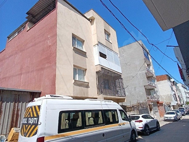 Buca Dumlupınar mahallesi komple satılık bina,4 adet daire.Araç takası olabilir. - Görsel 2