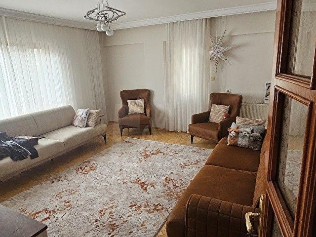 aydinlikevlerde ümit emlaktan satilik 3+1 ara kat. ön cephe acik garaji olan salonbagimsiz daire - Görsel 5