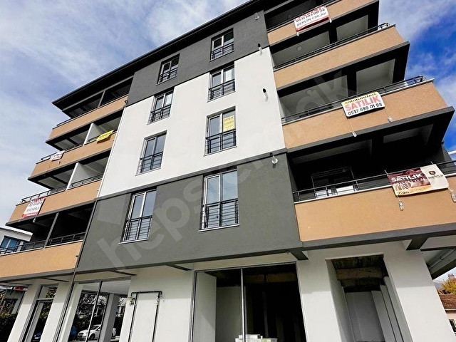 BERLİN EMLAKTAN CADDE ÜZERİ 1+1 VE 2+0 DAİRELER