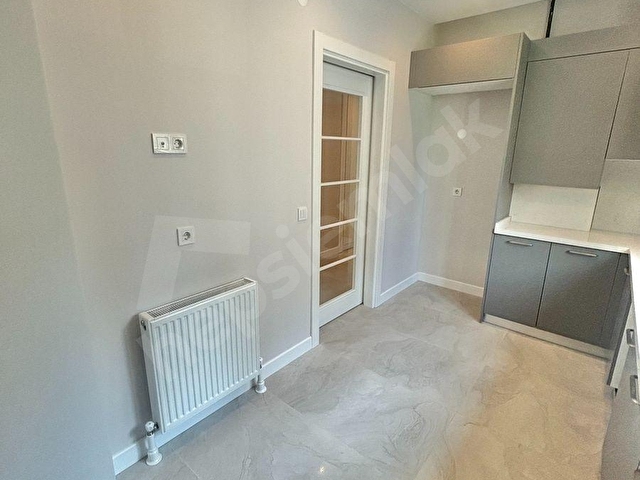 AGİOSTAN BAĞDATA ÇOK YAKIN 140M2 3+1 BALKONLU EBEVEYNLİ BOŞ - Görsel 16