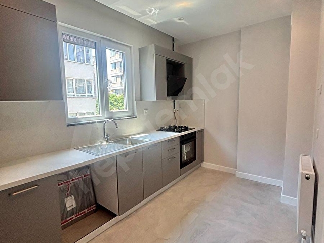 AGİOSTAN BAĞDATA ÇOK YAKIN 140M2 3+1 BALKONLU EBEVEYNLİ BOŞ - Görsel 13