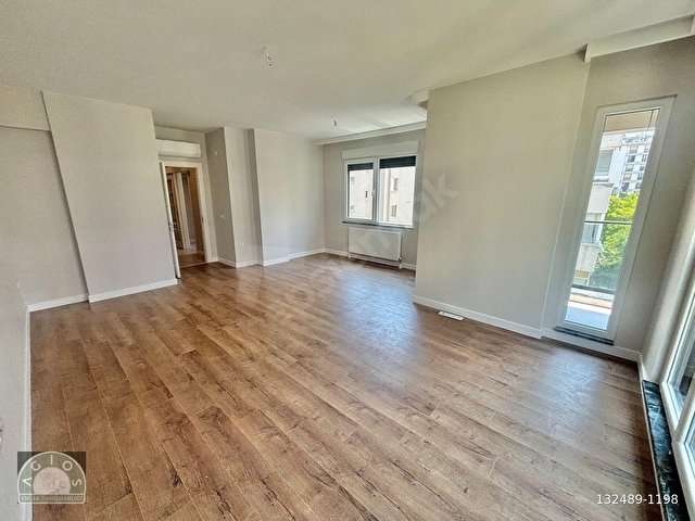 AGİOSTAN BAĞDATA ÇOK YAKIN 140M2 3+1 BALKONLU EBEVEYNLİ BOŞ - Görsel 6