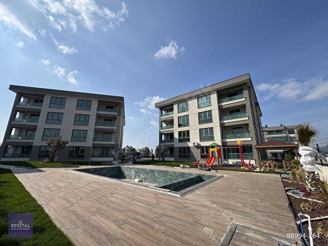 RESİTAL EMBADAN YOLÇATIDA HAVUZLU SİTEDE KİRALIK 2+1 DAİRE !!