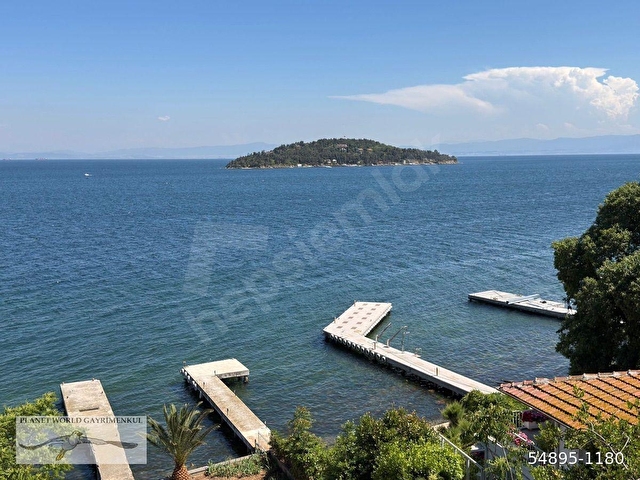 Planet’ten Deniz Manzaralı Havuzlu Rıhtımlı Düz Arazili Yalı - Görsel 10