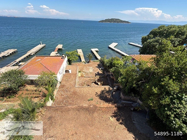 Planet’ten Deniz Manzaralı Havuzlu Rıhtımlı Düz Arazili Yalı - Görsel 16
