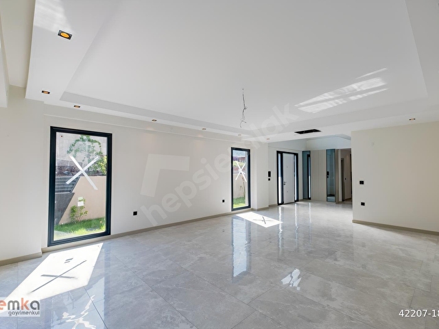 Yelkide 5+2 Asansörlü Satılık Lüks Villa - Görsel 18