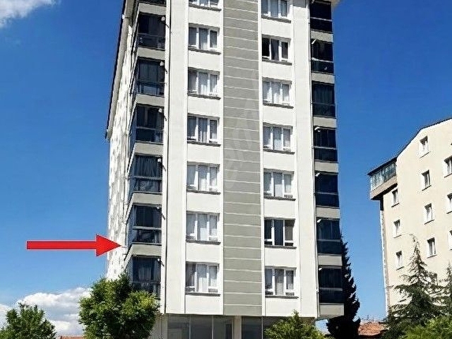 İBRAHİM TAHTAKILIÇ CADDESİ ÜZERİNDE ARA KAT 2+1 SATILIK DAİRE