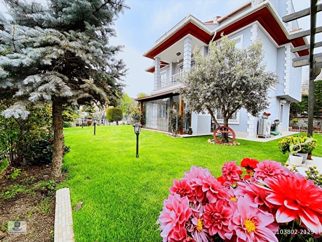 Büyükçekmece Ekşioğlu Yakamoz Sitesi Satılık 5+2 Müstakil Villa