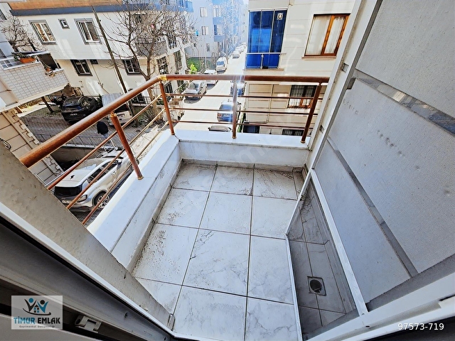 ŞÜKRÜBEY METROBÜSE 2 DAKİKA SATILIK 2+1 ARAKAT DAİRE - Görsel 6
