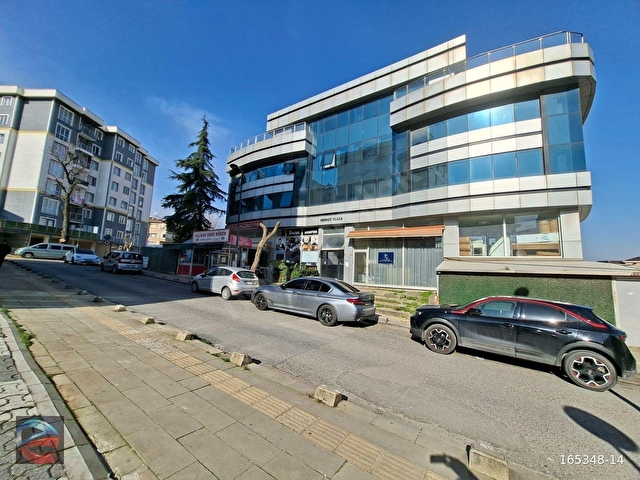 Pendik Şeyhli Okul sokak 40m2 düz giriş 40 m2 depolu iş yeri